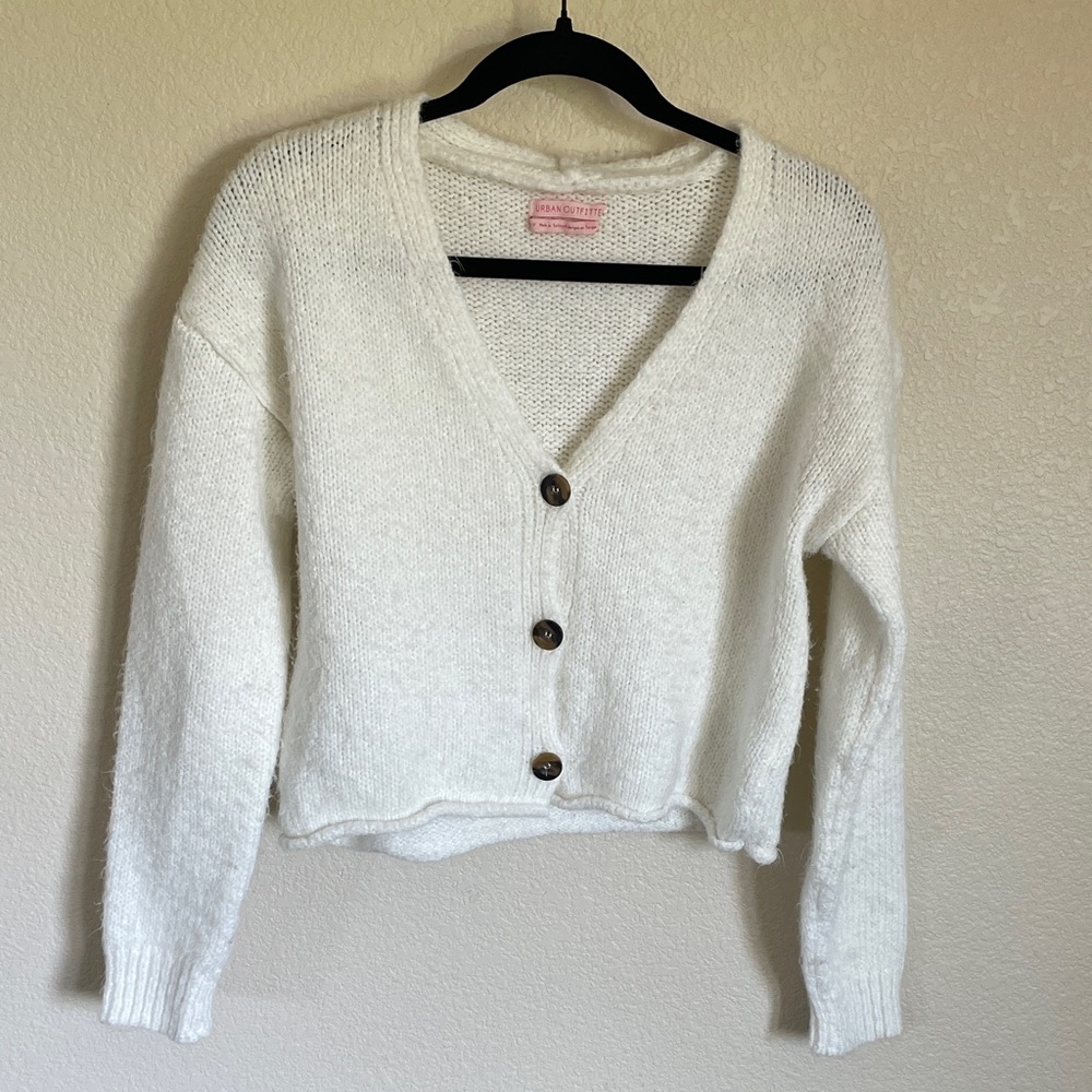 Urban Outfitters Ivory V-Neck Button Front Cropped Cardigan S Minimalist Knit